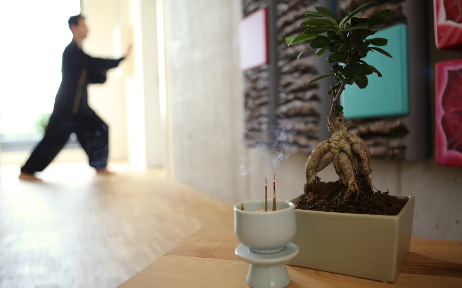 Ein ruhiges Detail aus einem Yogastudio.